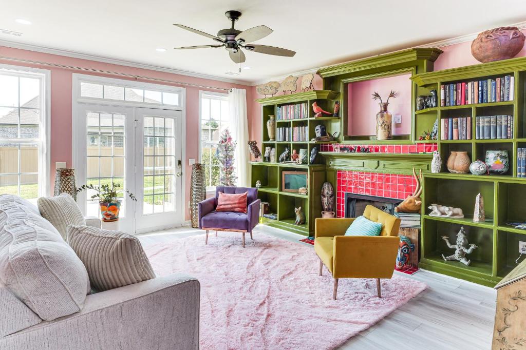 Gambar di galeri bagi Island Vibes Home with Fire Pit in Murfreesboro! di Murfreesboro