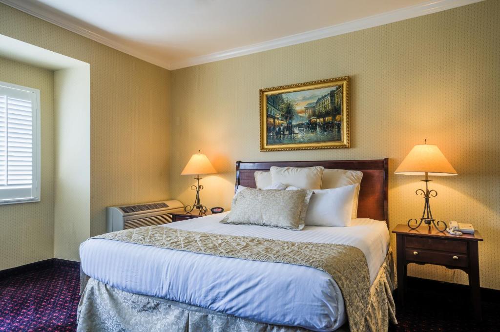 Grass Valley Courtyard Suites - Luxury King Suite