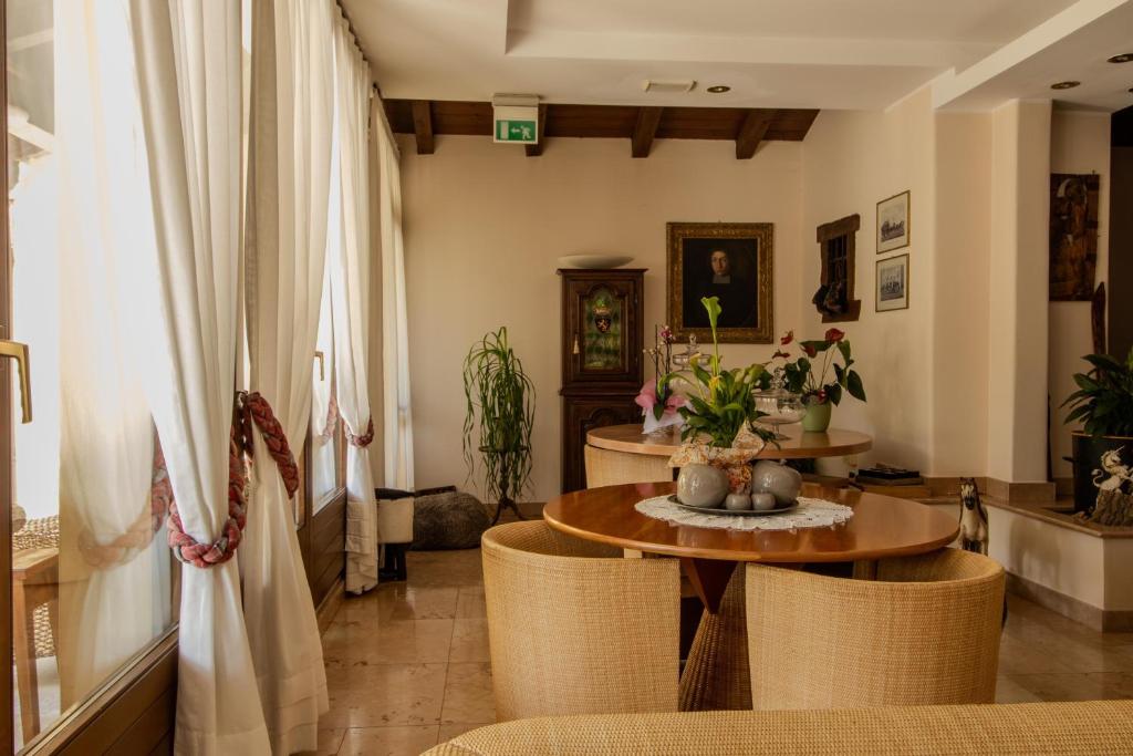 Paradise Hotel & Wellness