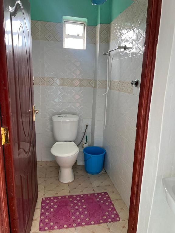 Koupelna v ubytování Dynamic Fully Furnished Apartments in Nairobi, 14 km from Jomo Kenyatta International Airport and the SGR
