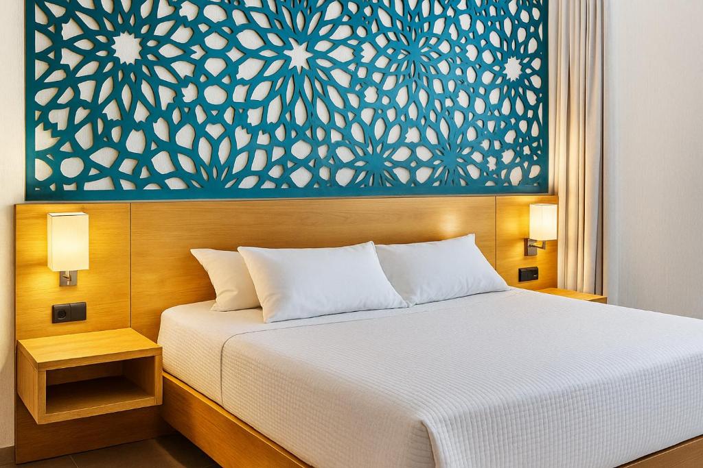 Postel nebo postele na pokoji v ubytování Rincon of the Seas Grand Caribbean Hotel