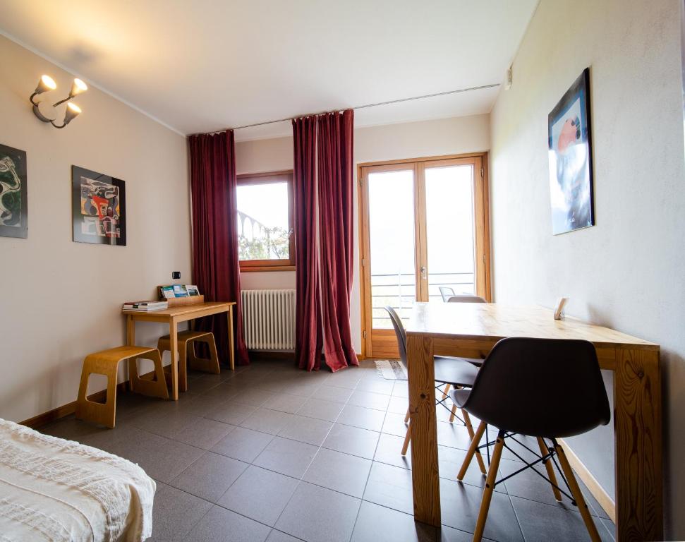 Postel nebo postele na pokoji v ubytování Bed and Breakfast Studios Alto lago di Como
