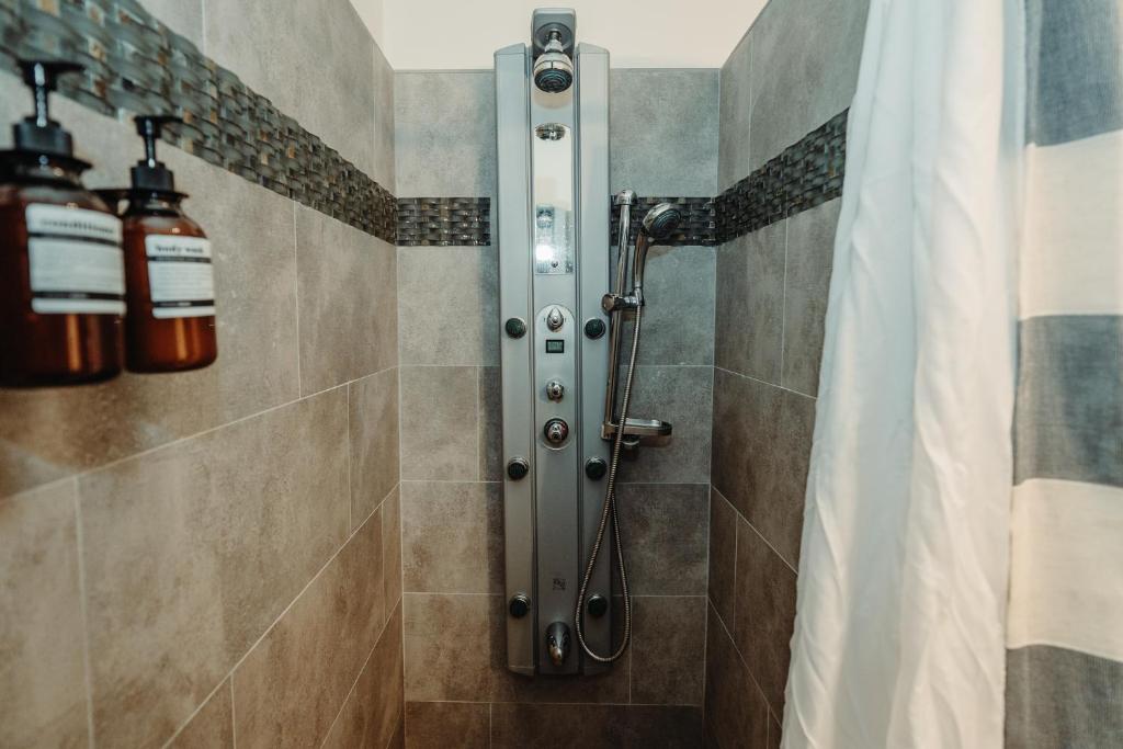 Koupelna v ubytování Swank Boutique Suites