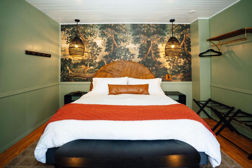 Postel nebo postele na pokoji v ubytování Swank Boutique Suites