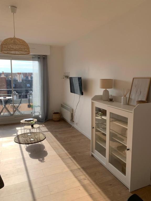 Televízia a/alebo spoločenská miestnosť v ubytovaní Appartement T2 - 50m de la Mer - Parking - Wifi