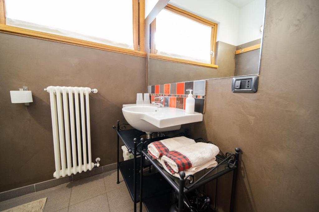 Postel nebo postele na pokoji v ubytování Bed and Breakfast Studios Alto lago di Como
