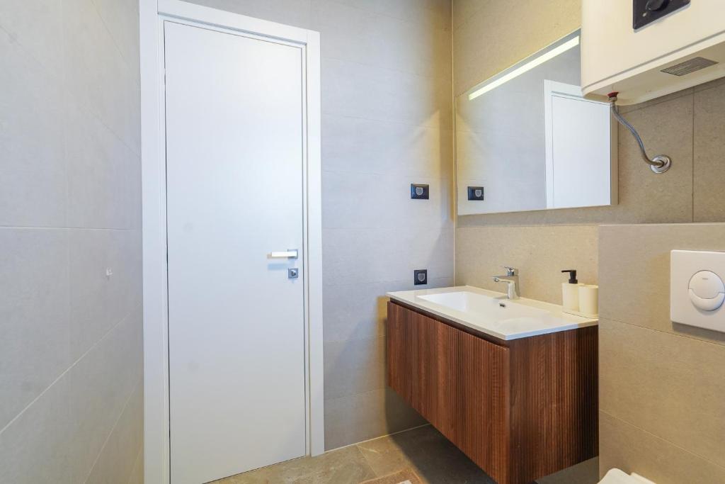 Cameleon Orebic- Beachfront Apartments - 1