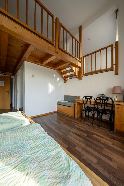 Postel nebo postele na pokoji v ubytování Hotel Aeschipark