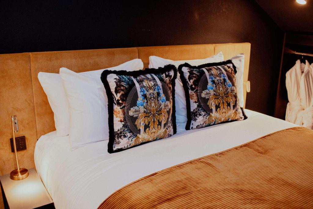Postel nebo postele na pokoji v ubytování Forty Seven Hotel Manchester, WorldHotels Crafted