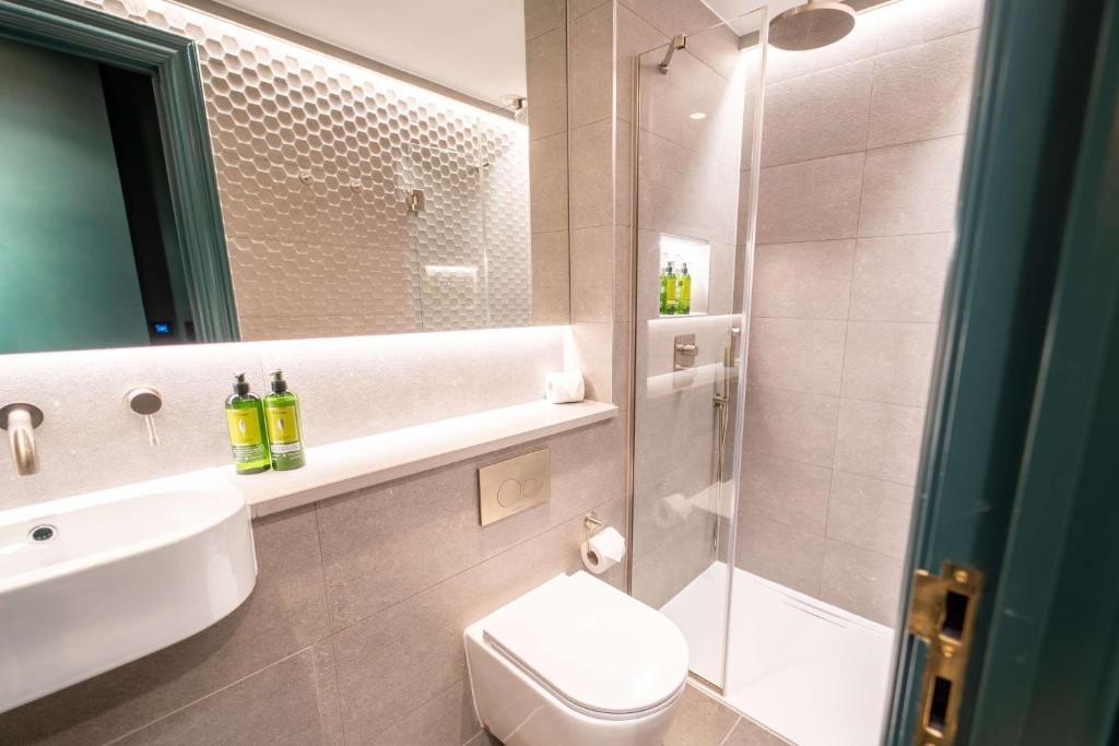 Koupelna v ubytování Forty Seven Hotel Manchester, WorldHotels Crafted