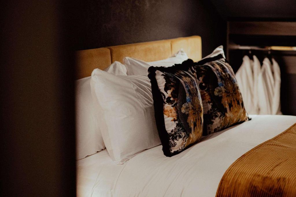 Postel nebo postele na pokoji v ubytování Forty Seven Hotel Manchester, WorldHotels Crafted