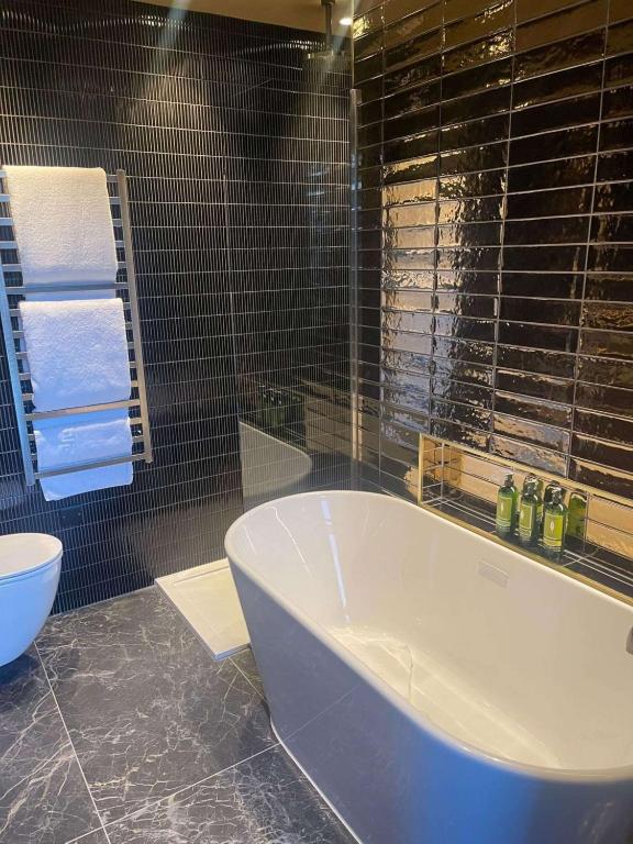 Koupelna v ubytování Forty Seven Hotel Manchester, WorldHotels Crafted