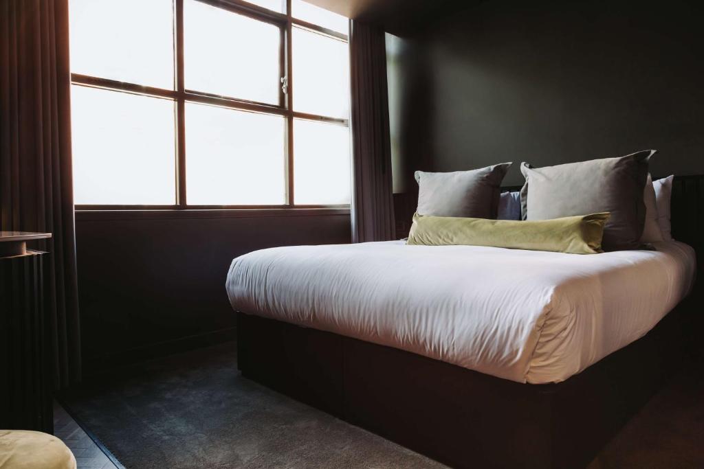 Postel nebo postele na pokoji v ubytování Velvet Hotel Manchester, WorldHotels Crafted