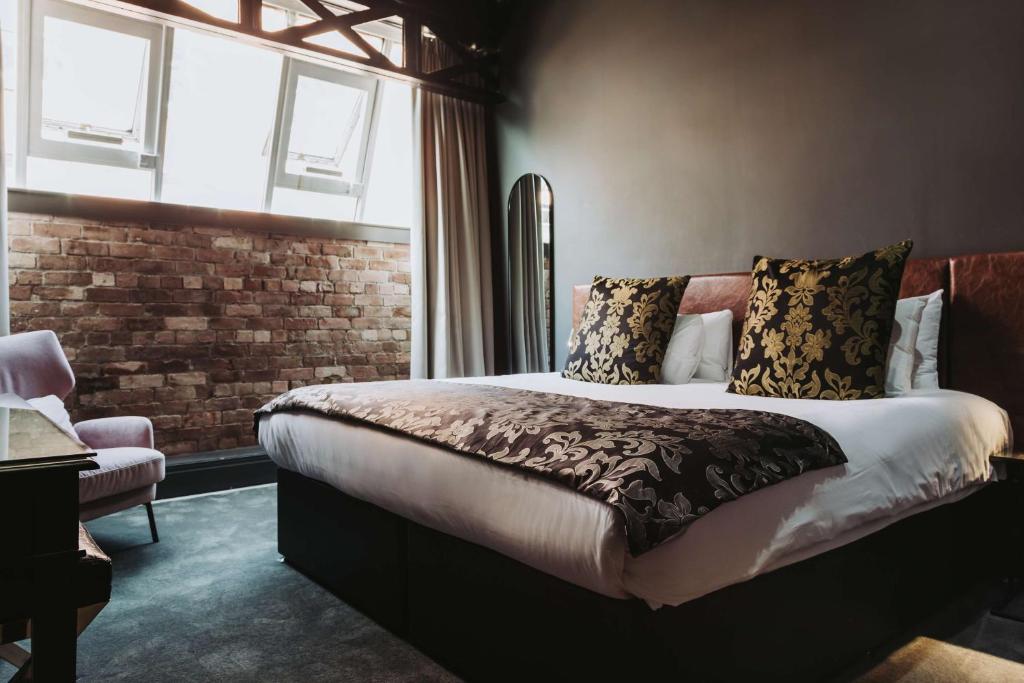 Postel nebo postele na pokoji v ubytování Velvet Hotel Manchester, WorldHotels Crafted