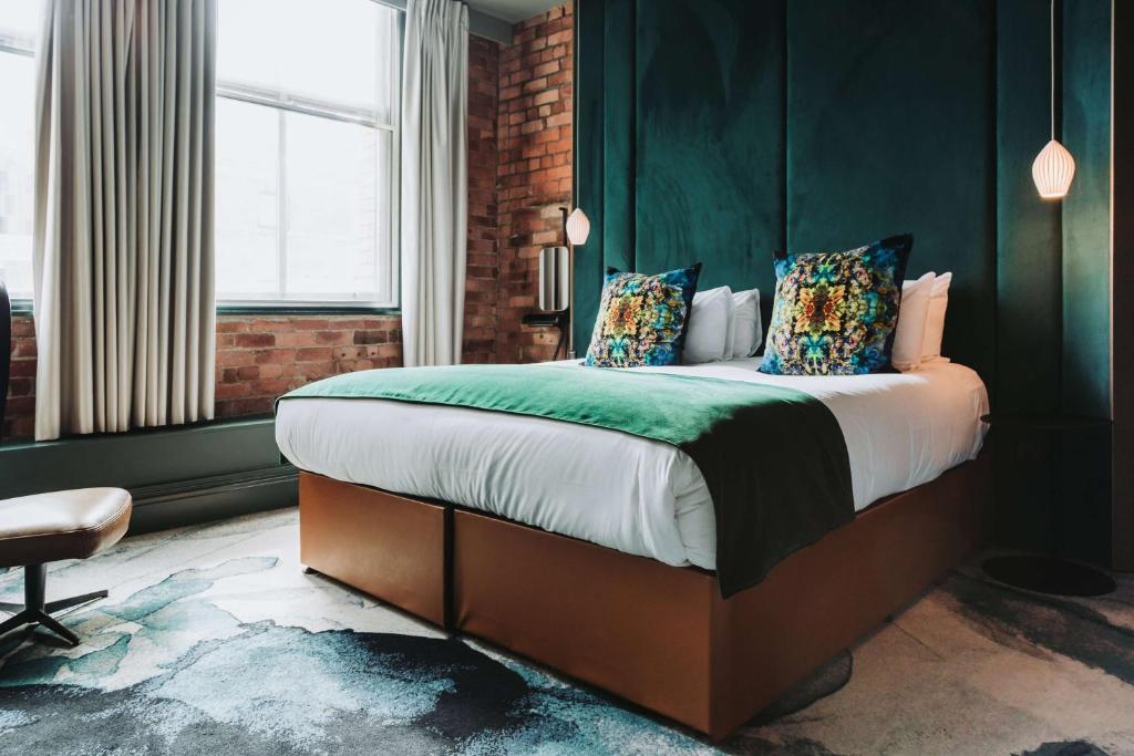 Postel nebo postele na pokoji v ubytování Velvet Hotel Manchester, WorldHotels Crafted