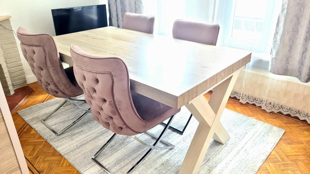 TV a/nebo společenská místnost v ubytování Room For Rent in Antwerpen