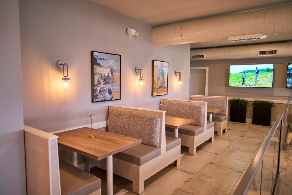 North Shore Oceanfront Resort Hotel photo