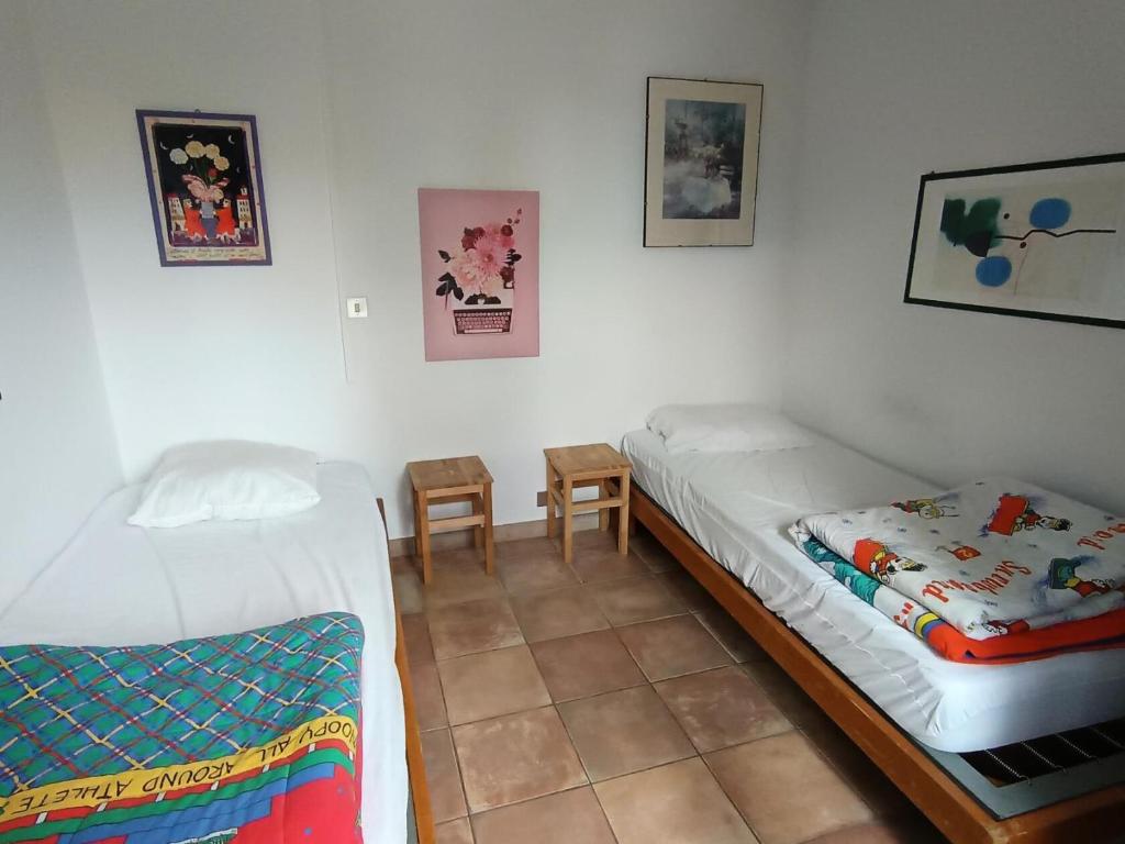 Łóżko lub łóżka w pokoju w obiekcie Chalet Carlines - appartement dans un chalet - Aucun parking ! MAE-1324