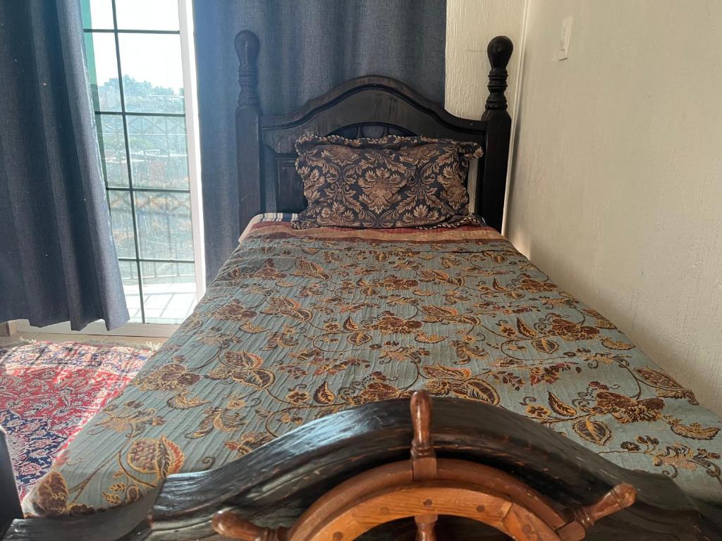 Ένα ή περισσότερα κρεβάτια σε δωμάτιο στο Birdhouse