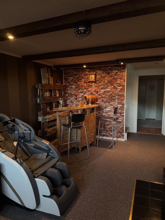 Posezení v ubytování Villa for 10 persons with massage chair, sauna, billiard table and free electric vehicle station for electric cars