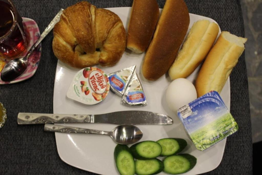 Jídlo v hostelu nebo okolí