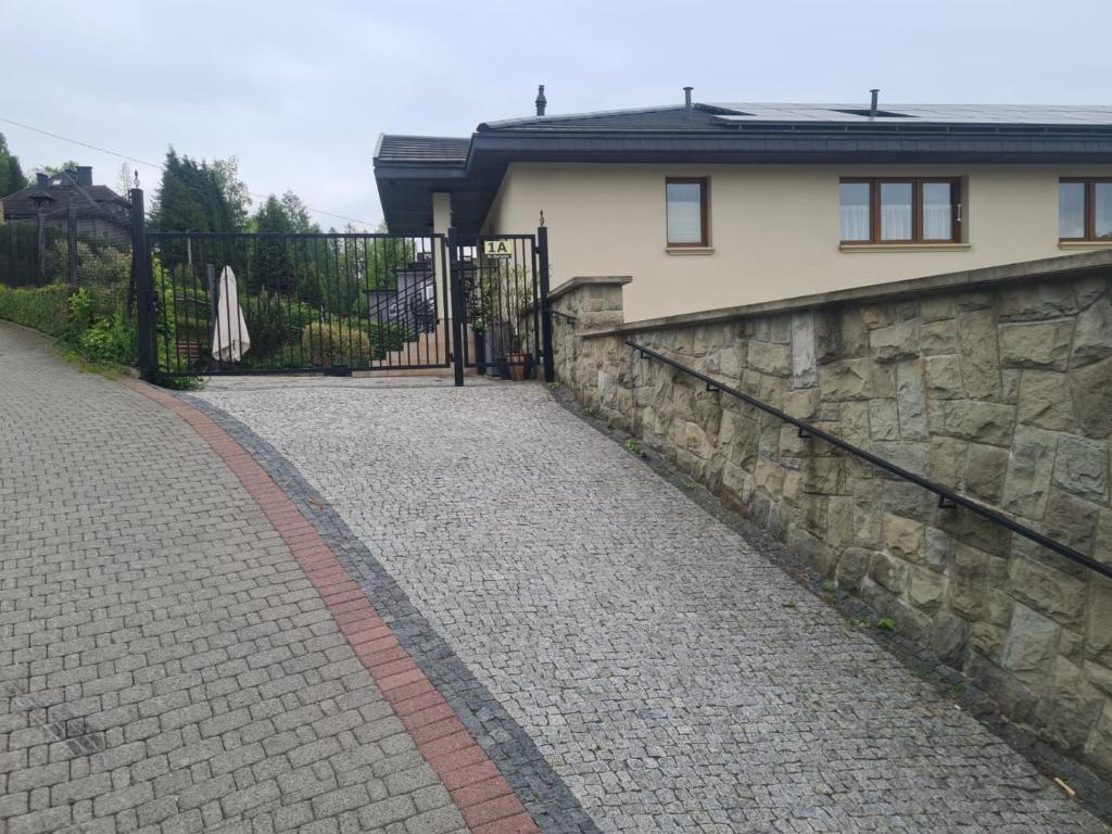 Budova, kde se vila nachází