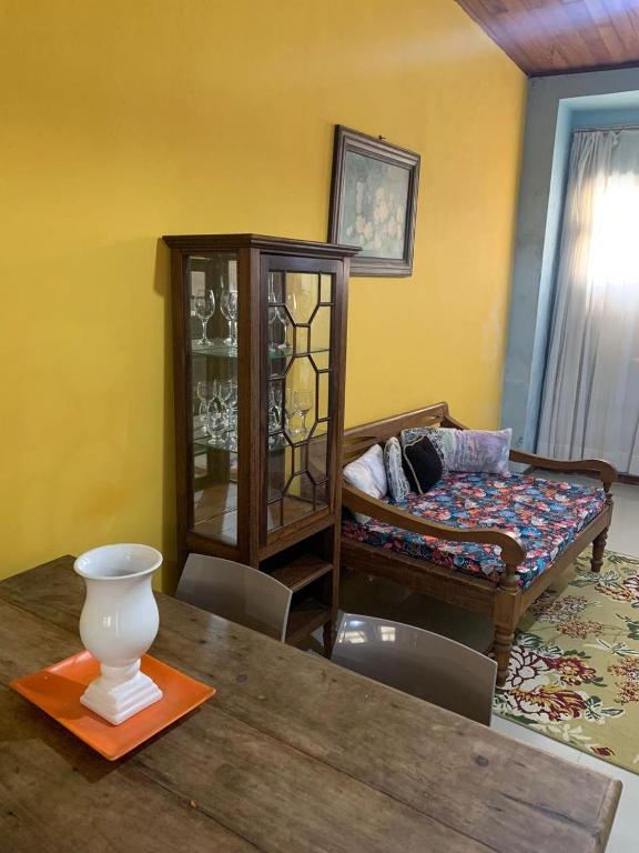 a living room with a table and a couch at Casa Colonial in Salvador