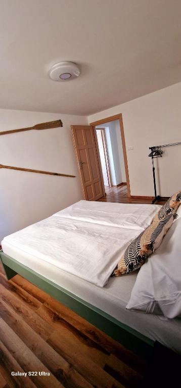 Posteľ alebo postele v izbe v ubytovaní Apartamenty Mikołajki na Kajki