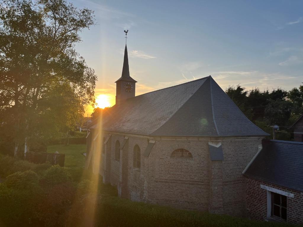 Východ nebo západ slunce při pohledu z bed and breakfast nebo okolí