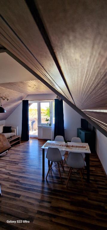Posedenie v ubytovaní Apartamenty Mikołajki na Kajki