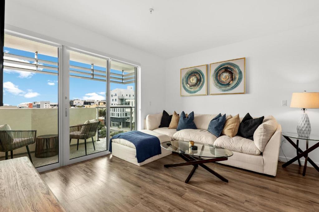 Χώρος καθιστικού στο Luxury Penthouse 2-BR - with Pool & Gym Access