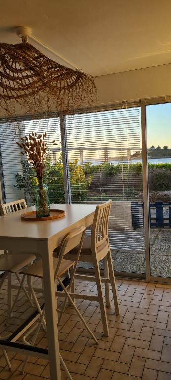 Imagen de la galería de FROMENTINE - VUE MER - STUDIO 2 pers- PLAGE 20 m, en La Barre-de-Monts