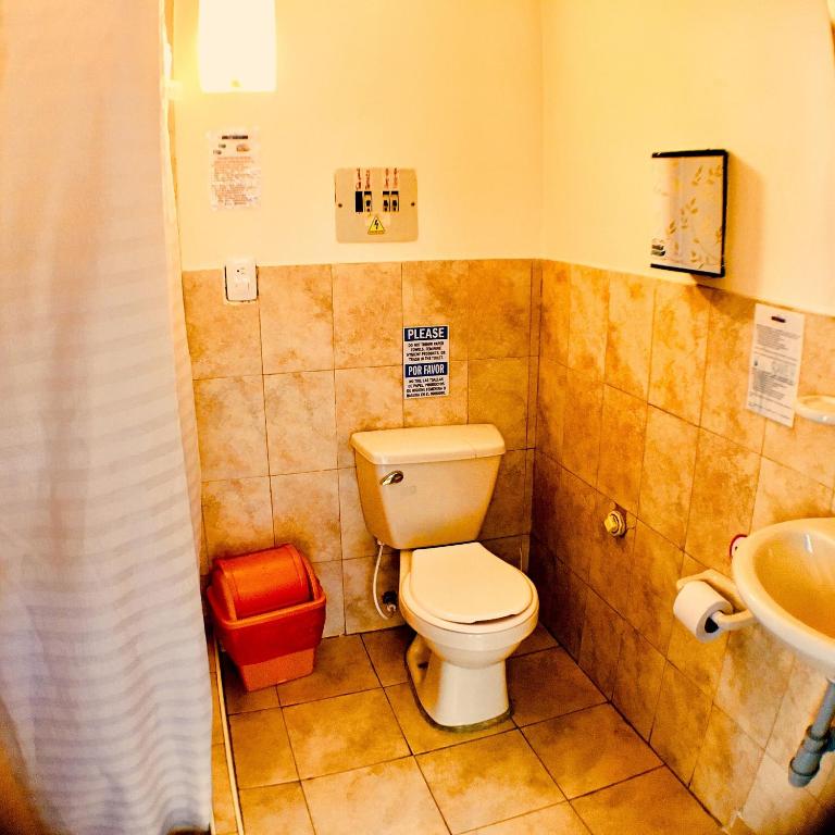 Koupelna v ubytování Hostal La Candelaria
