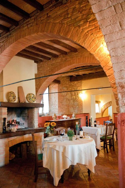 Reštaurácia alebo iné gastronomické zariadenie v ubytovaní Country House Le Case Coloniche