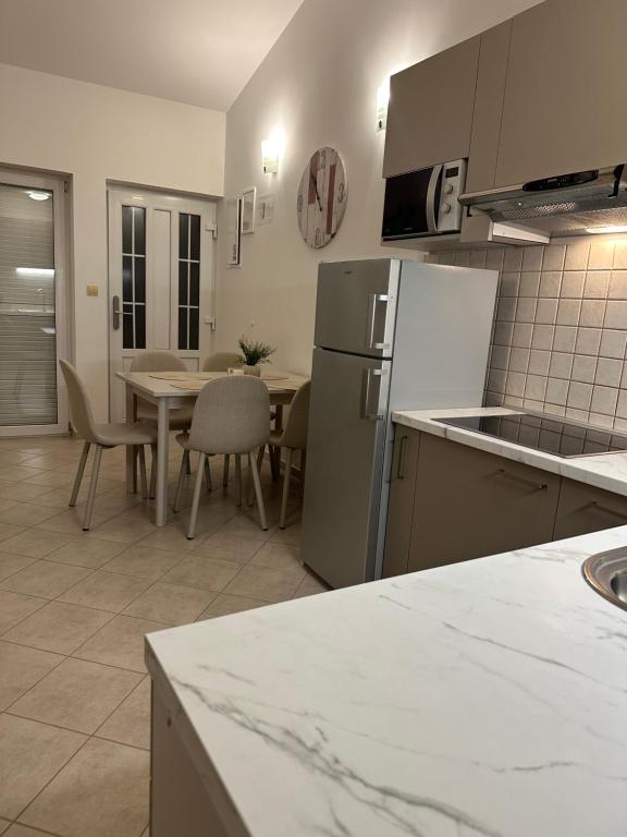 Kuchyň nebo kuchyňský kout v ubytování Apartmani Samec