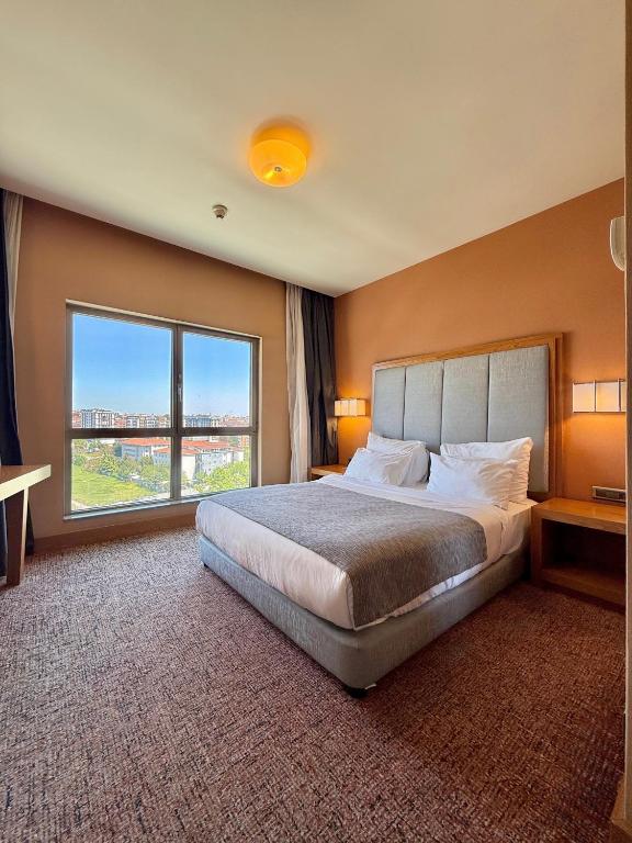 A bed or beds in a room at The Green Park Pendik