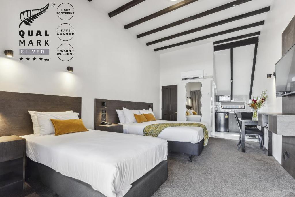 
Queen Studio - Disability Access
