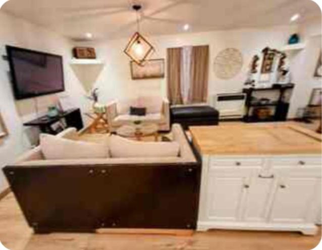 Area tempat duduk di The secret grove