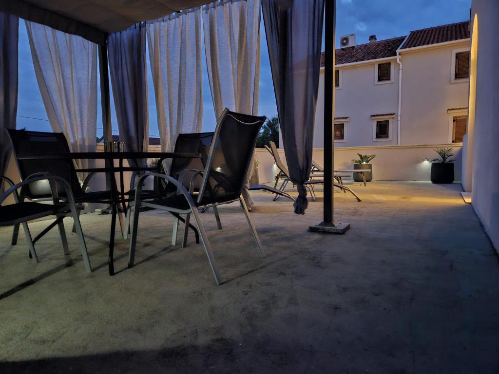 Posedenie v ubytovaní Apartman "Roko"