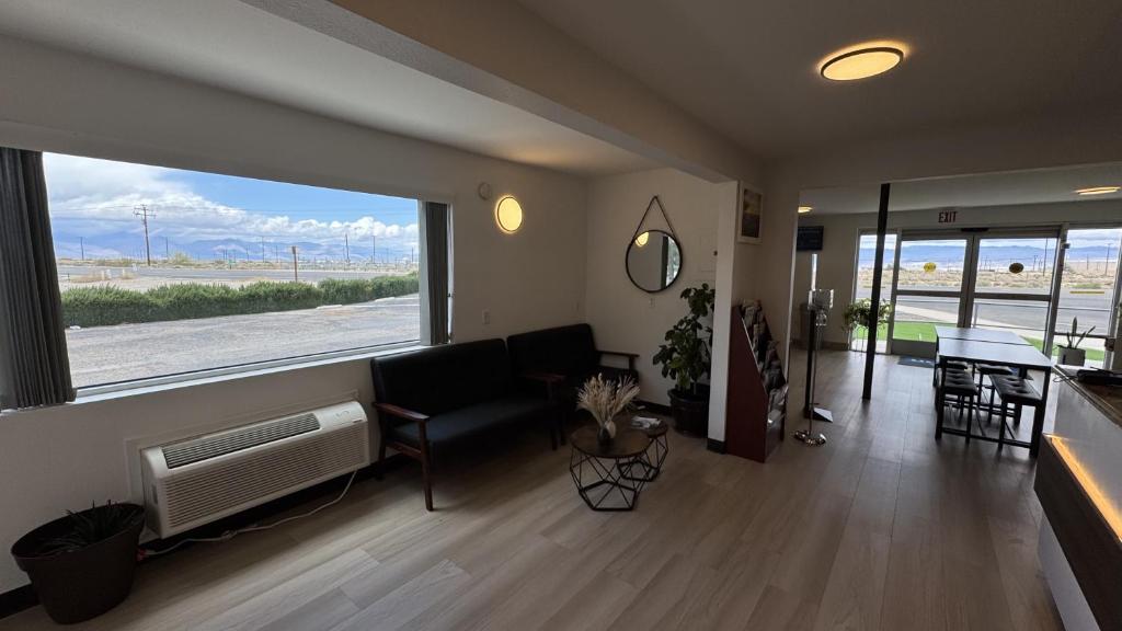 Days Inn by Wyndham Ridgecrest near China Lake Naval Station photo