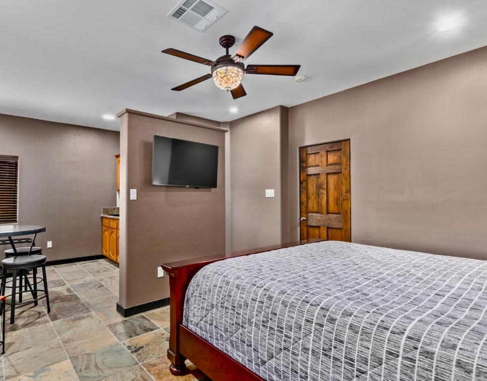 a bedroom with a bed and a ceiling fan at Cave Creek Cozy Casita - Mesquite in Cave Creek