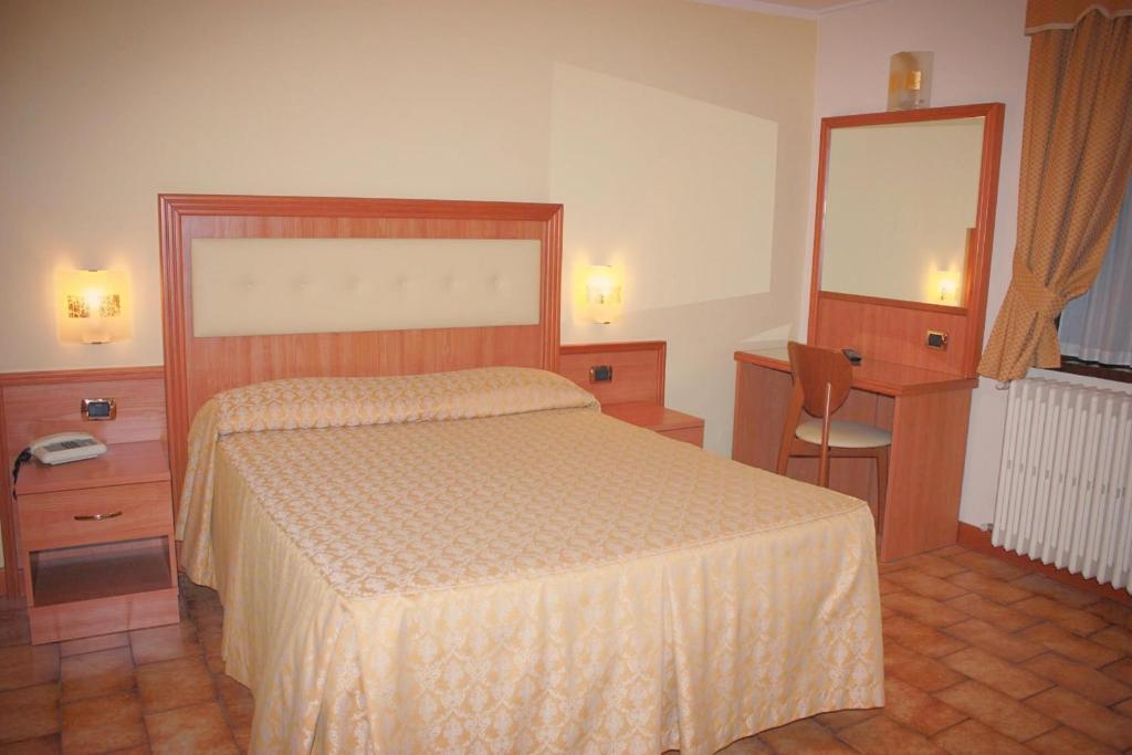 Postel nebo postele na pokoji v ubytování Piccolo Hotel