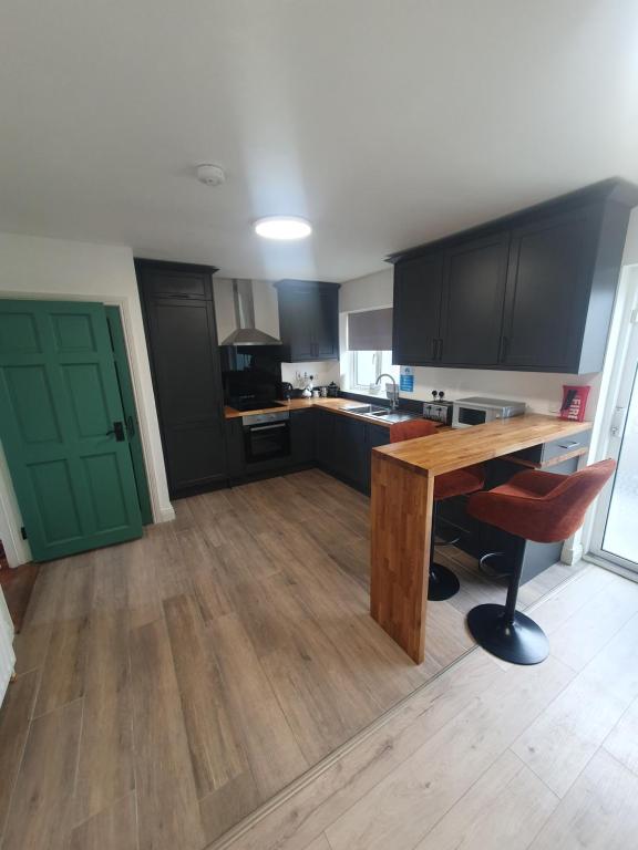Kuchyň nebo kuchyňský kout v ubytování 26 Orchard House, Donegal town, F94WOH7