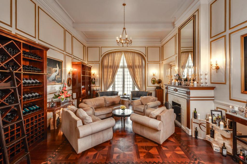 Posezení v ubytování Dalat Palace Heritage Hotel