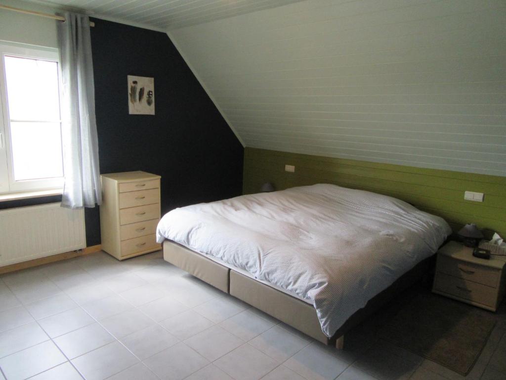 Postel nebo postele na pokoji v ubytování Villa in Diksmuide near Sandy Beach