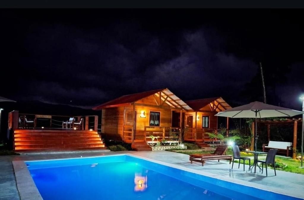 Bazén v ubytování Ecocamping Aventura nebo v jeho okolí