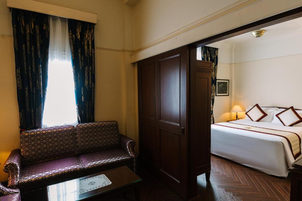 Postel nebo postele na pokoji v ubytování Du Parc Hotel Dalat