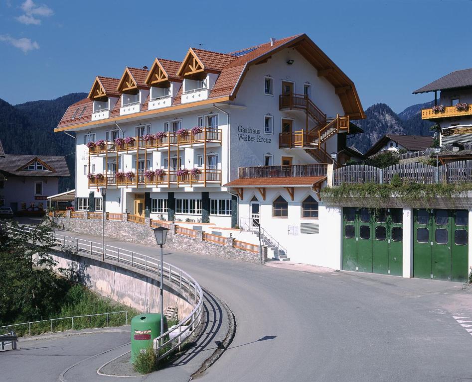 Gasthaus zum Weissen Kreuz, Lazfons – Prezzi aggiornati per il 2024