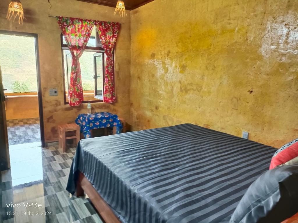 Postel nebo postele na pokoji v ubytování LÝ GIA HOMESTAY