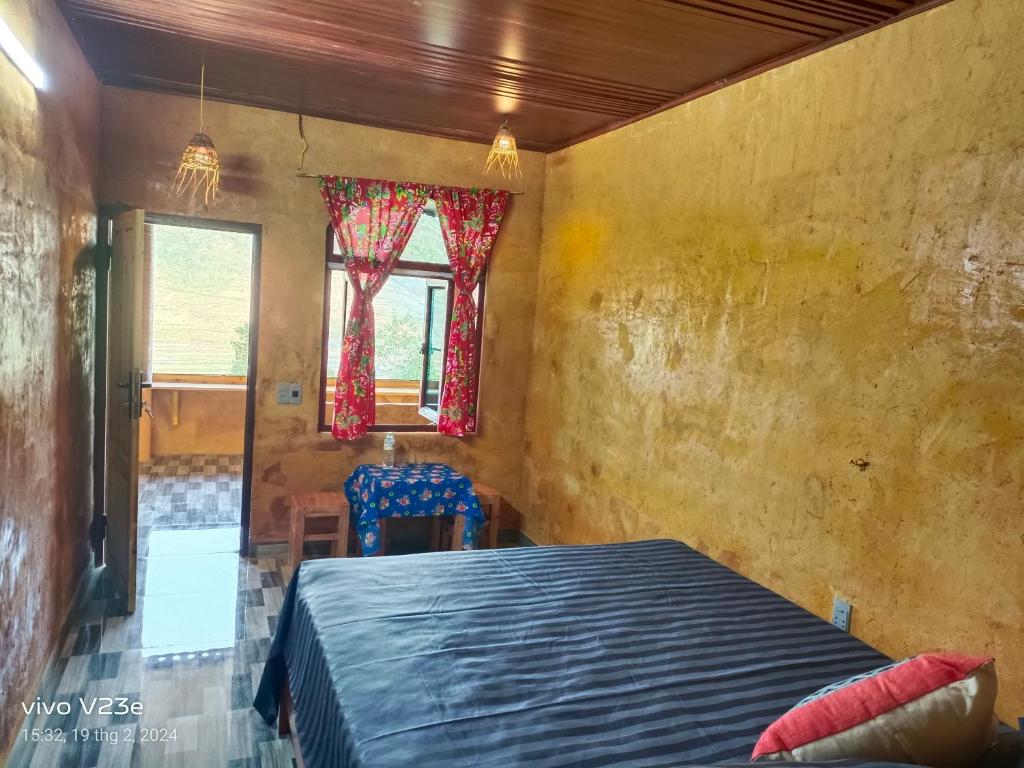 Postel nebo postele na pokoji v ubytování LÝ GIA HOMESTAY